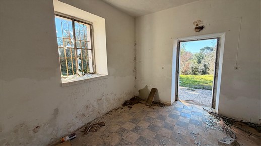 Corpo Di Trulli Con Fabbricati